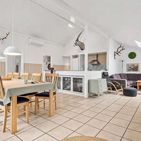 度假居 5 Bedroom Lovely In *