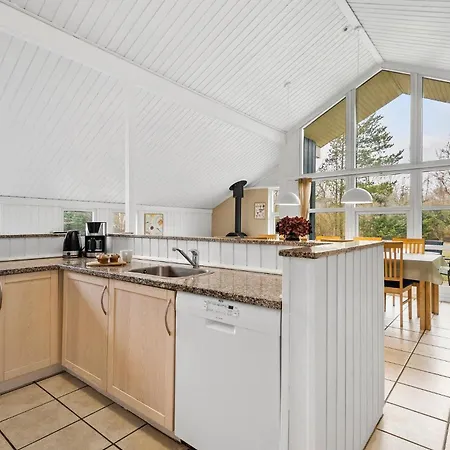5 Bedroom Lovely In 度假居