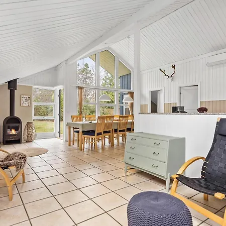 5 Bedroom Lovely In 度假居 *
